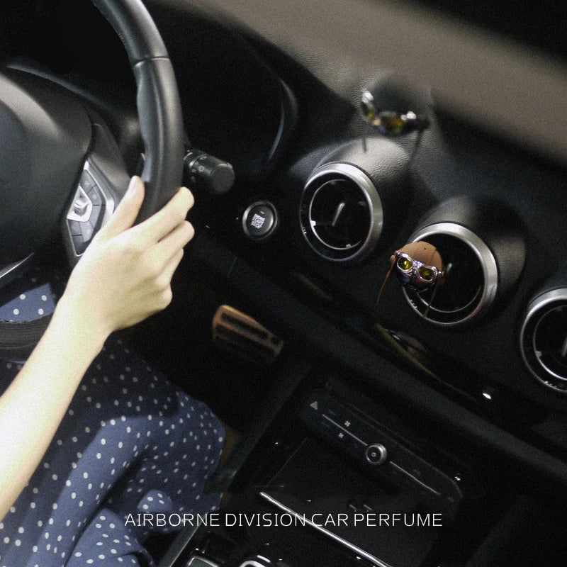 Stainless Steel + Leather Strap Hanging Car Fragrance Creative Airborne Division Design Vent Clip Car Air Freshener Car Perfume