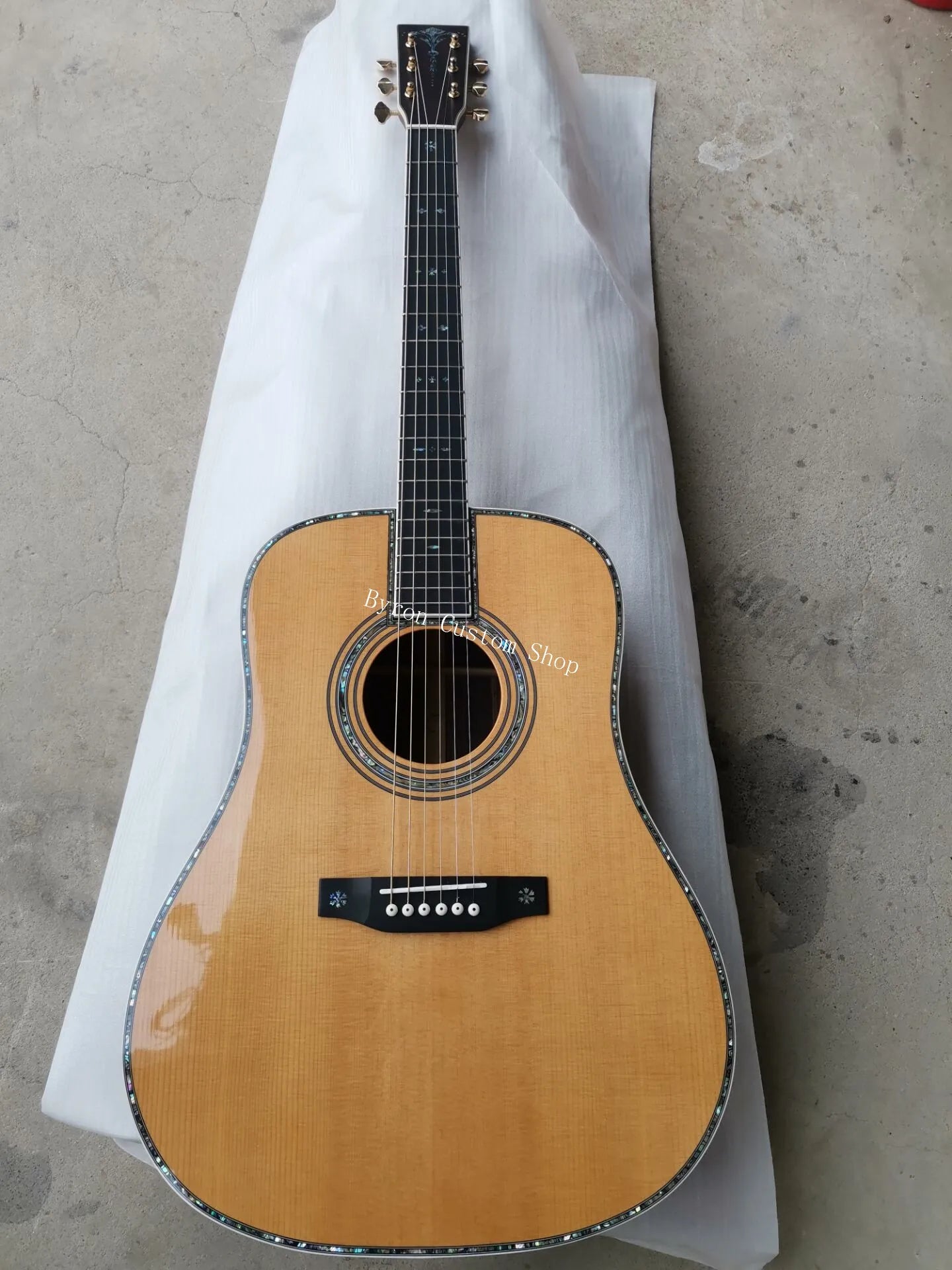 Free Shipping Customize Upgrade Natural 42 Model Classic Acoustic Dreadnought Guitar Popular Guitars