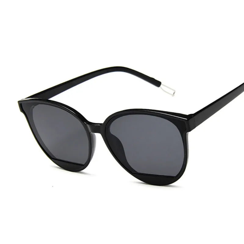 New Classic Oval Red Woman Sunglasses Female Vintage Luxury Plastic Brand Designer Cat Eye Sun Glasses UV400 Fashion