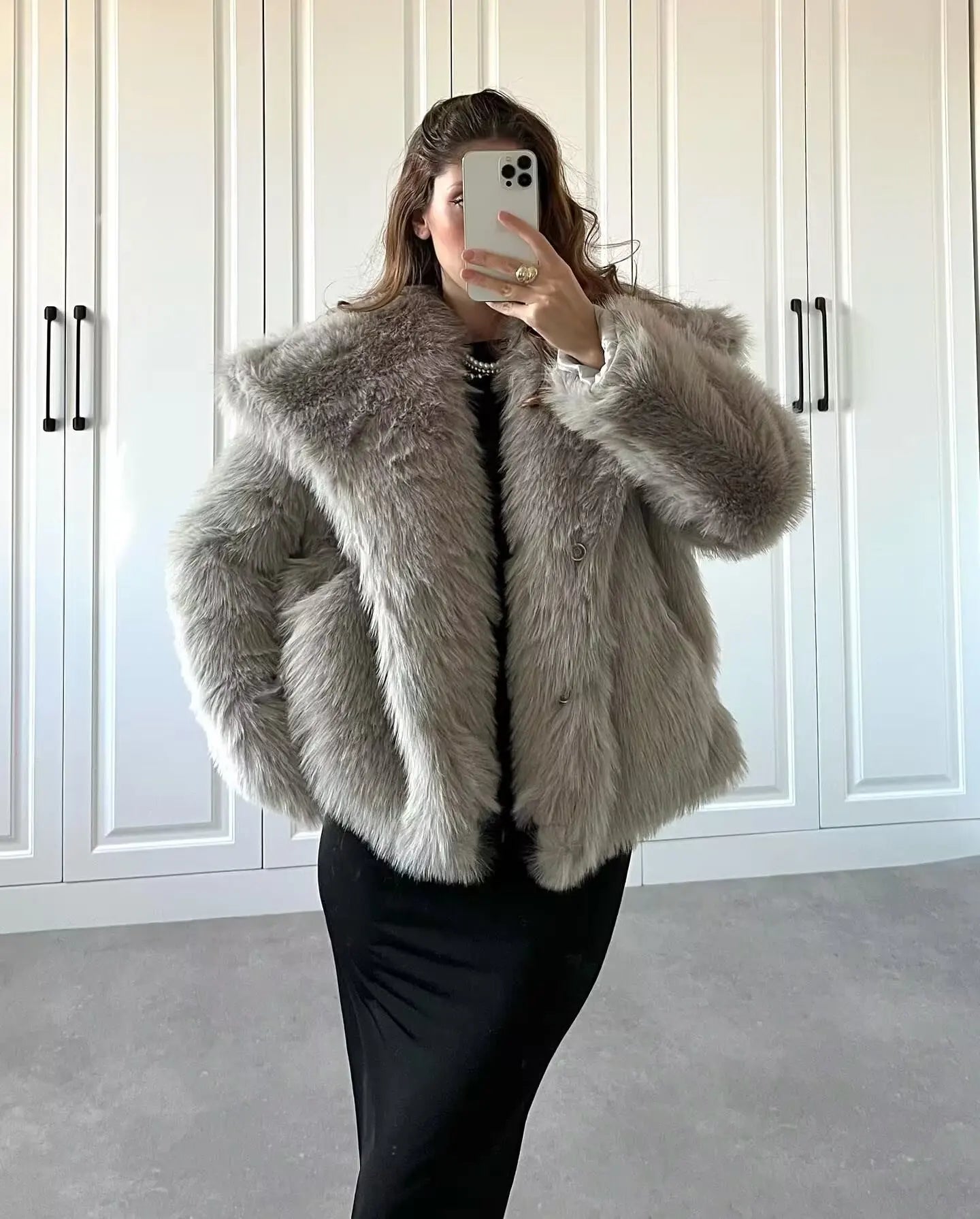 2025 Winter New Fashion Gradient Fluffy Fur Coat Women High Street Luxury Big Fur Collar Faux Fox Fur Jacket Female Overcoats