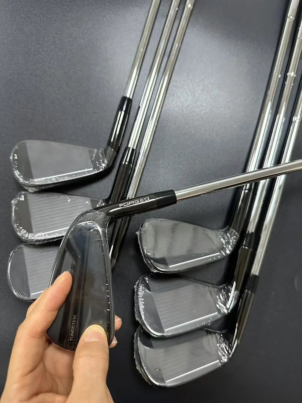 New Brand Golf Irons Set P 790 456789p With Shaft and Grip P790 Golf Club Iron Set 7pcs Head Cover