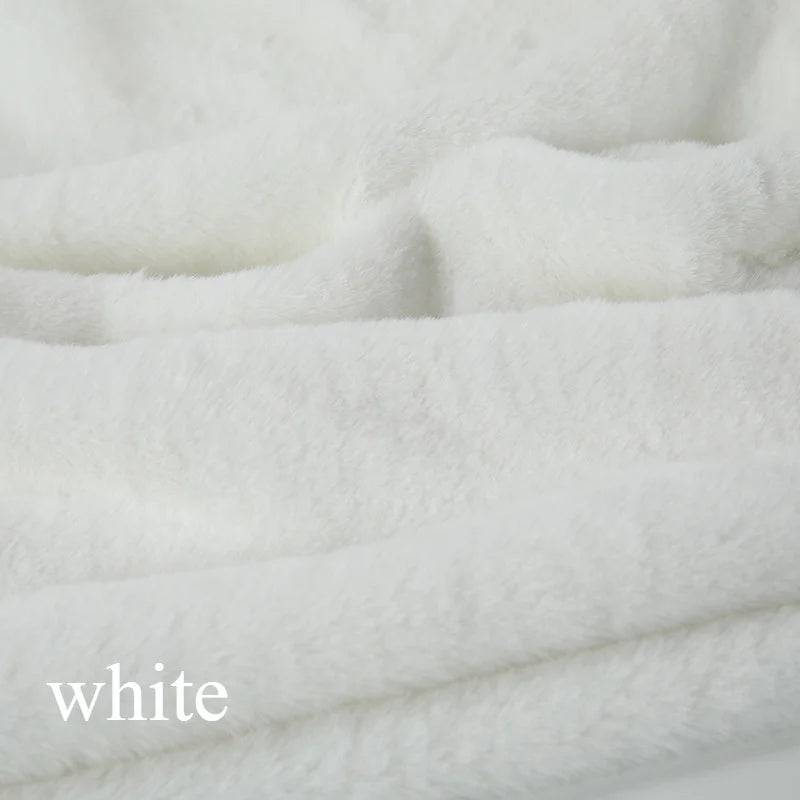 Ultra-Soft 19.69*19.69inch Short Plush Shaggy Faux Fur Fabric Sewing Fabric Supplies Fluffy Luxuriously Cushy for DIY Making