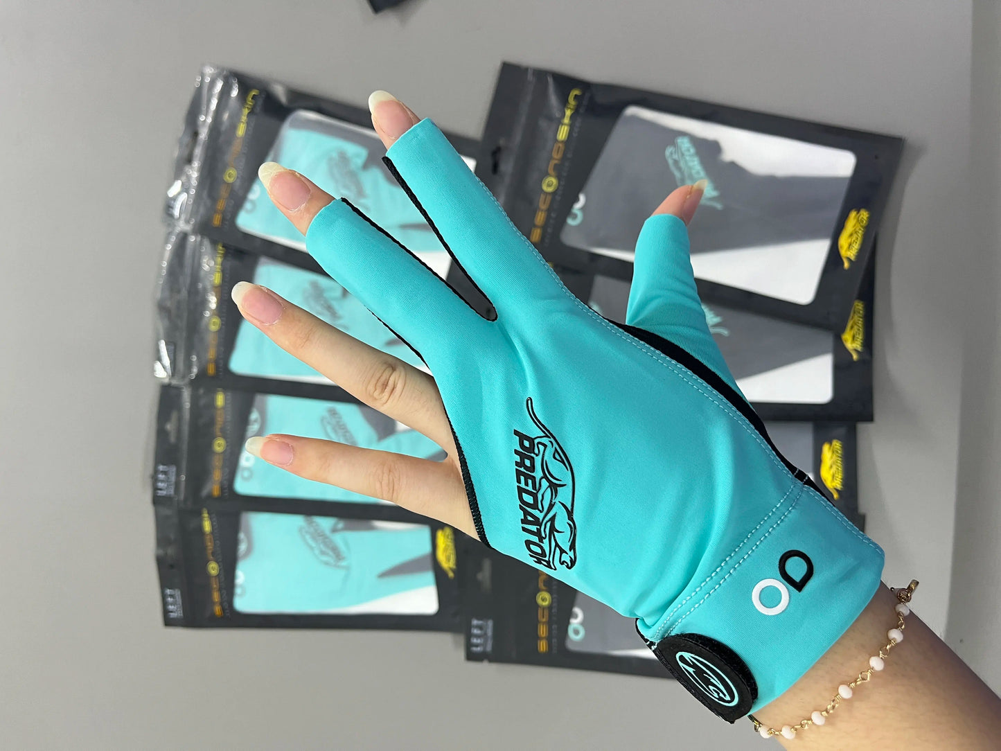 PREDATOR Gloves Professional Pool Cue Snooker Cue Gloves Three-Finger Mitts Non-Slip Left-Handed Comfortable Billiard Accessory