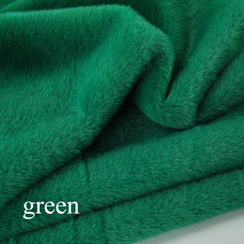 Ultra-Soft 19.69*19.69inch Short Plush Shaggy Faux Fur Fabric Sewing Fabric Supplies Fluffy Luxuriously Cushy for DIY Making