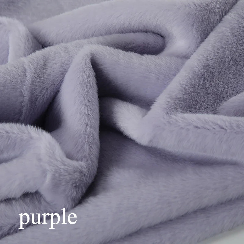 Ultra-Soft 19.69*19.69inch Short Plush Shaggy Faux Fur Fabric Sewing Fabric Supplies Fluffy Luxuriously Cushy for DIY Making