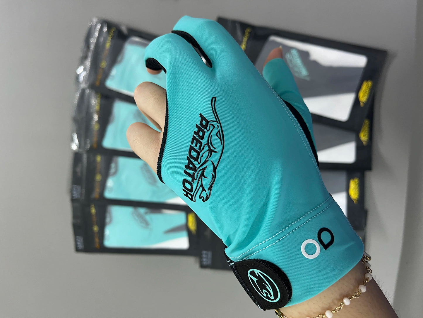 PREDATOR Gloves Professional Pool Cue Snooker Cue Gloves Three-Finger Mitts Non-Slip Left-Handed Comfortable Billiard Accessory