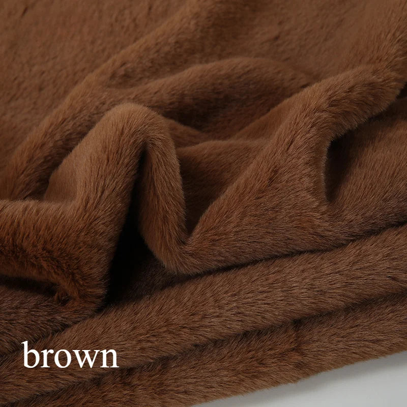 Ultra-Soft 19.69*19.69inch Short Plush Shaggy Faux Fur Fabric Sewing Fabric Supplies Fluffy Luxuriously Cushy for DIY Making