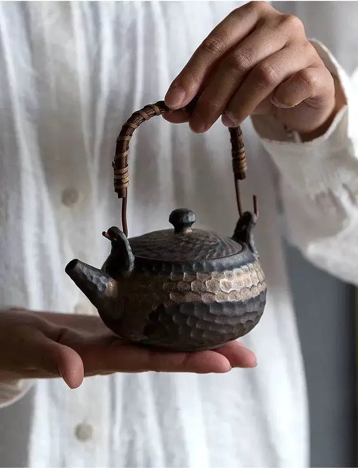 Stoneware Hammer Loop-Handled Teapot Handmade Japanese Style Retro Tea Pot Ceramic Ceramic Tea Pot Traditional Chinese Tea Set