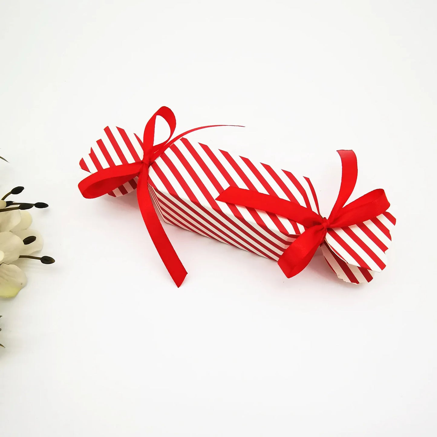 10pcs Candy Box for Christmas With Ribbons DIY Sweets Chocolate Cookies Decoration Party Gift Xmas Wedding Paper Packaging Boxes
