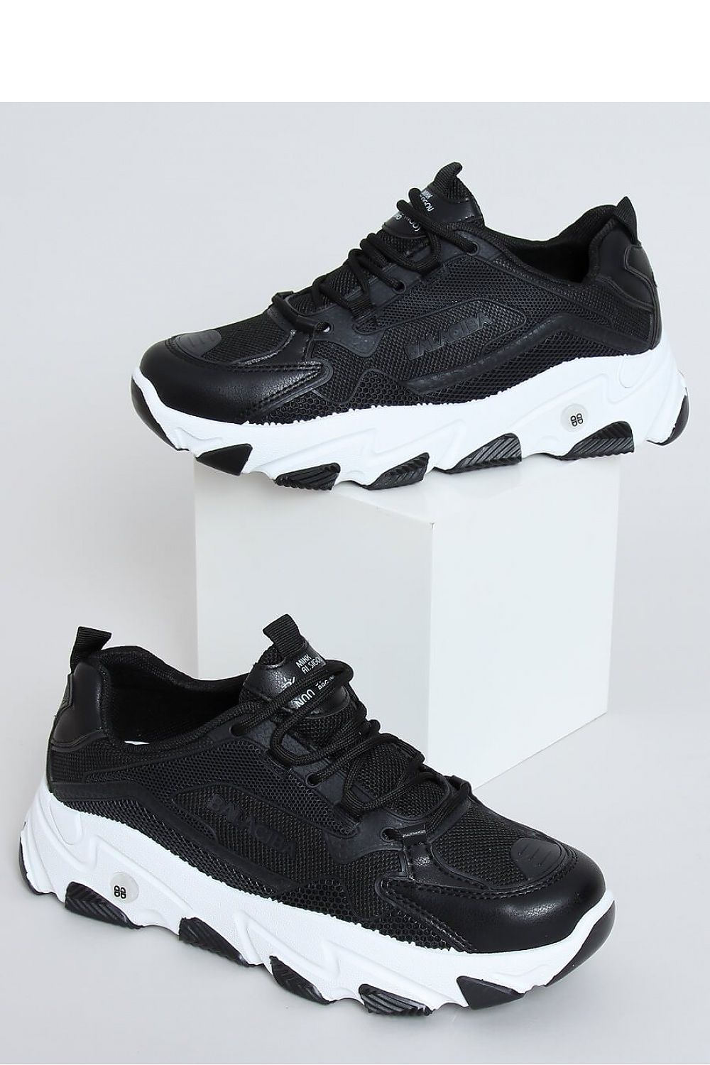 Sport Shoes Model 152022 Inello