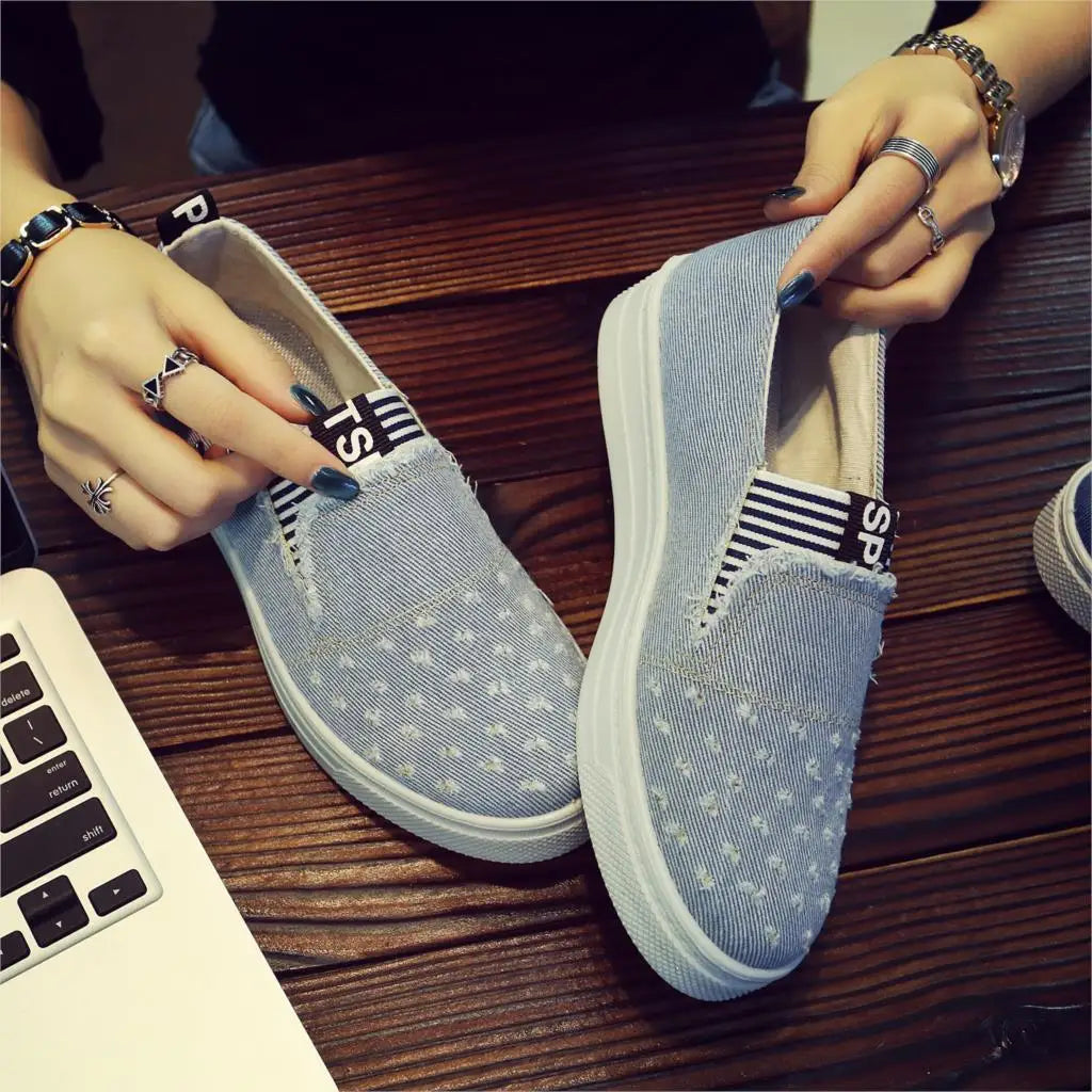 Women Denim Shoes Flats Fashion Casual Jeans Shoes Girl Classic Soft Flats Soles Students Spring Canvas Shoes Lady New Arrival