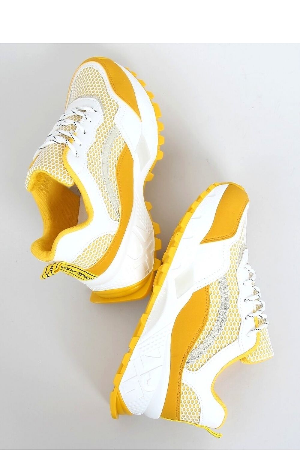 Sport Shoes Model 151360 Inello