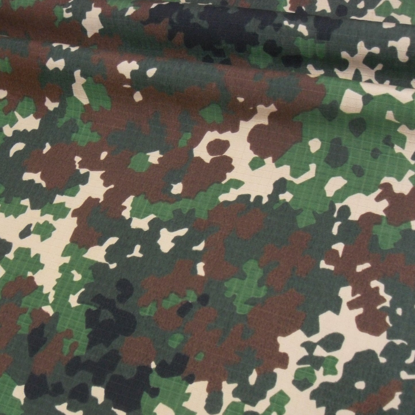 1.5M Width German Flecktarn Camo Fabric Army Jungle Camouflage Spots Cloth TC Cotton Field Training Military Fans DIY Material