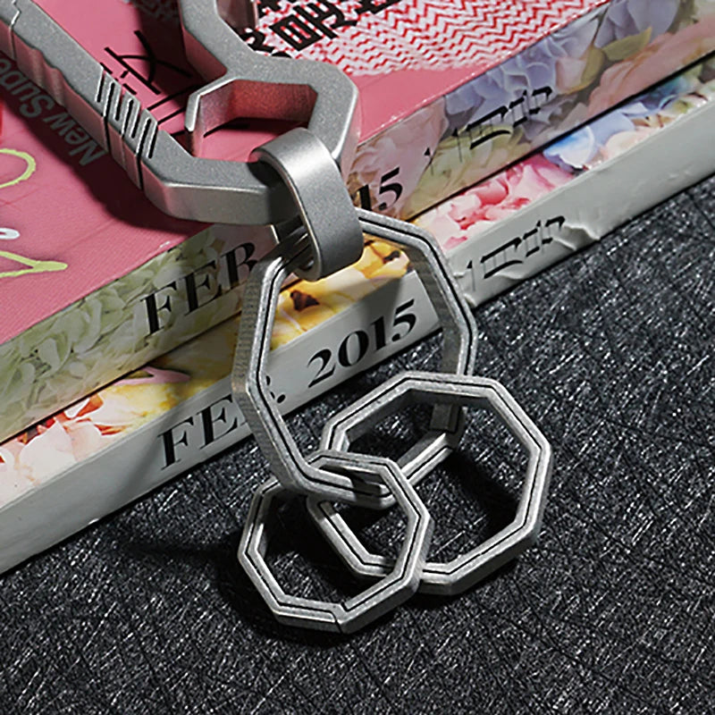 Real Titanium Keyring Super Lightweight Keychain Hanging Buckle for Car Key Ring Holder Quickdraw Tool Creative Accessories