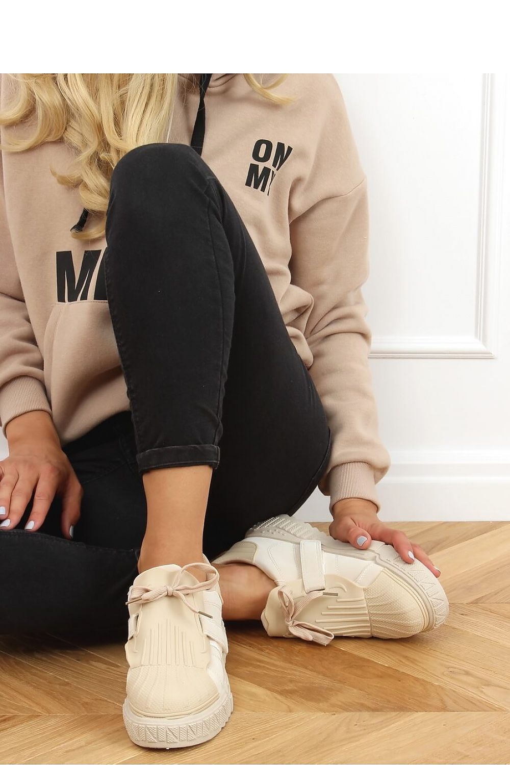 Sneakers Model 157801 Inello
