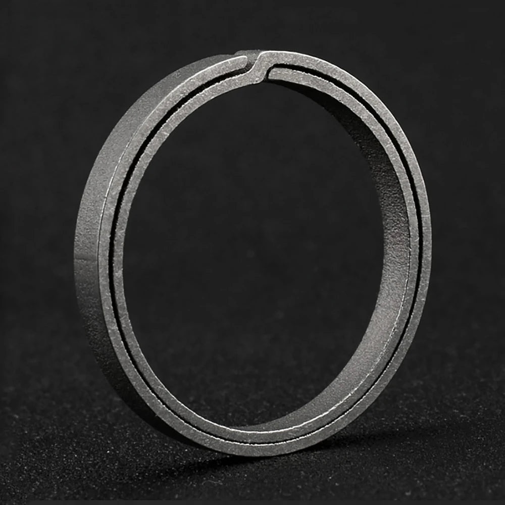 Real Titanium Keyring Super Lightweight Keychain Hanging Buckle for Car Key Ring Holder Quickdraw Tool Creative Accessories