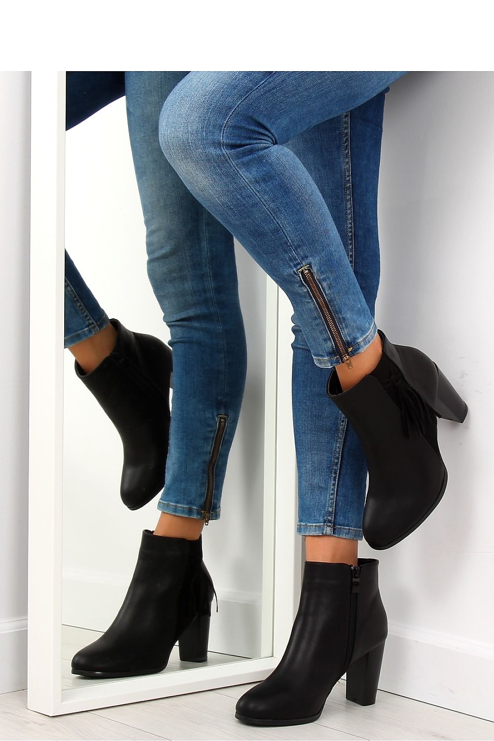 Heel Boots Model 122310 Inello
