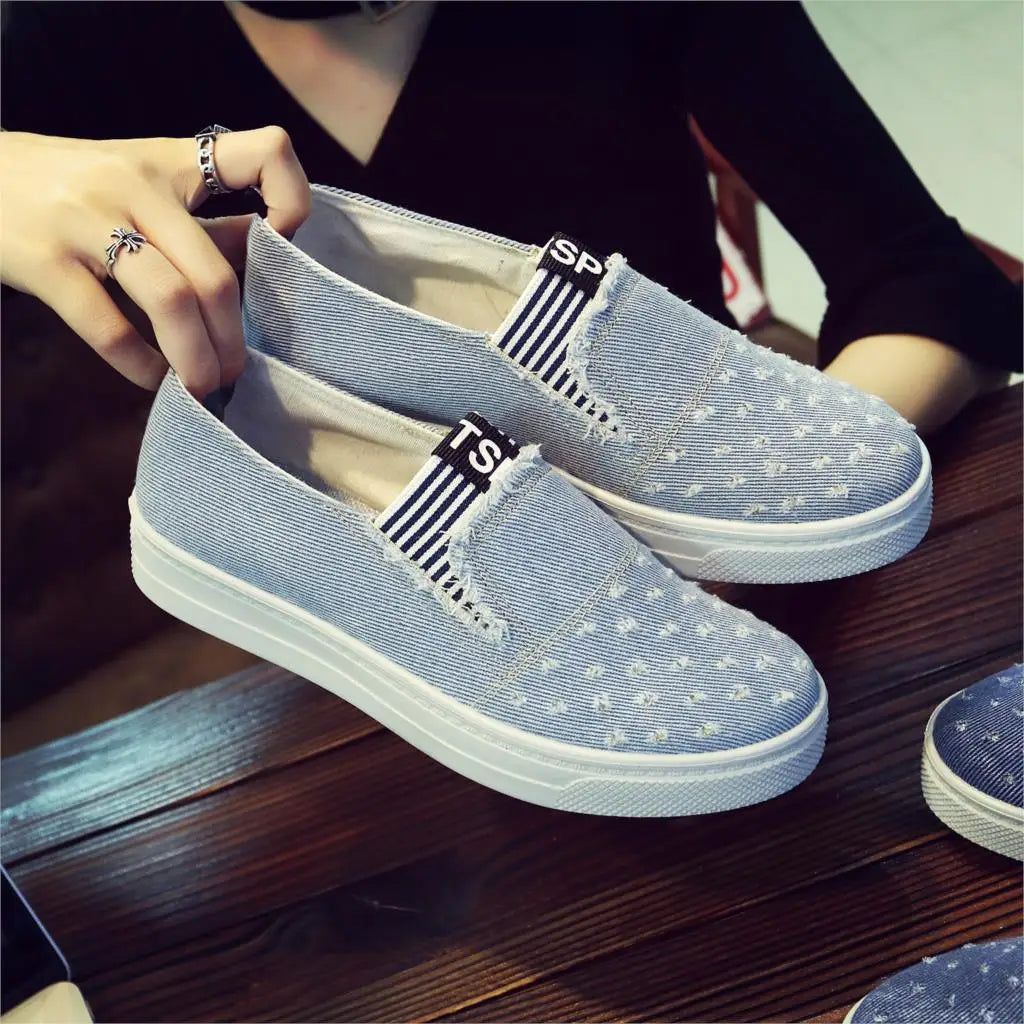 Women Denim Shoes Flats Fashion Casual Jeans Shoes Girl Classic Soft Flats Soles Students Spring Canvas Shoes Lady New Arrival
