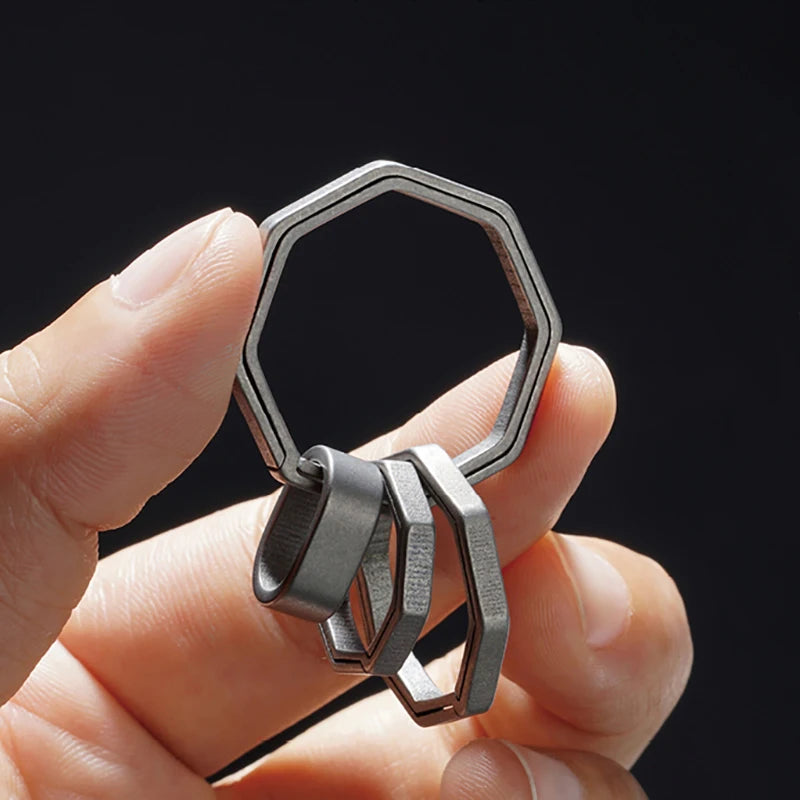 Real Titanium Keyring Super Lightweight Keychain Hanging Buckle for Car Key Ring Holder Quickdraw Tool Creative Accessories