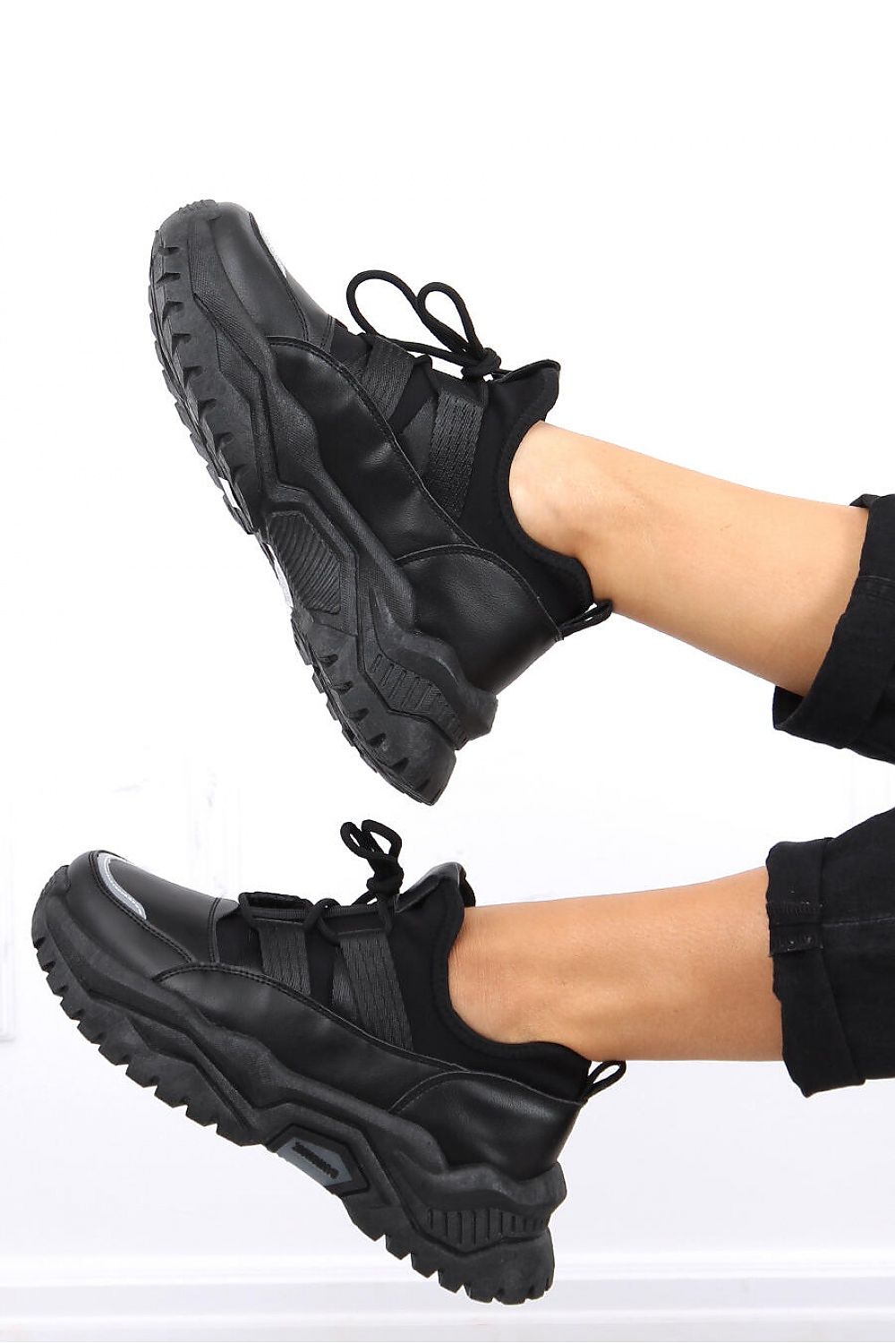 Sport Shoes Model 162008 Inello