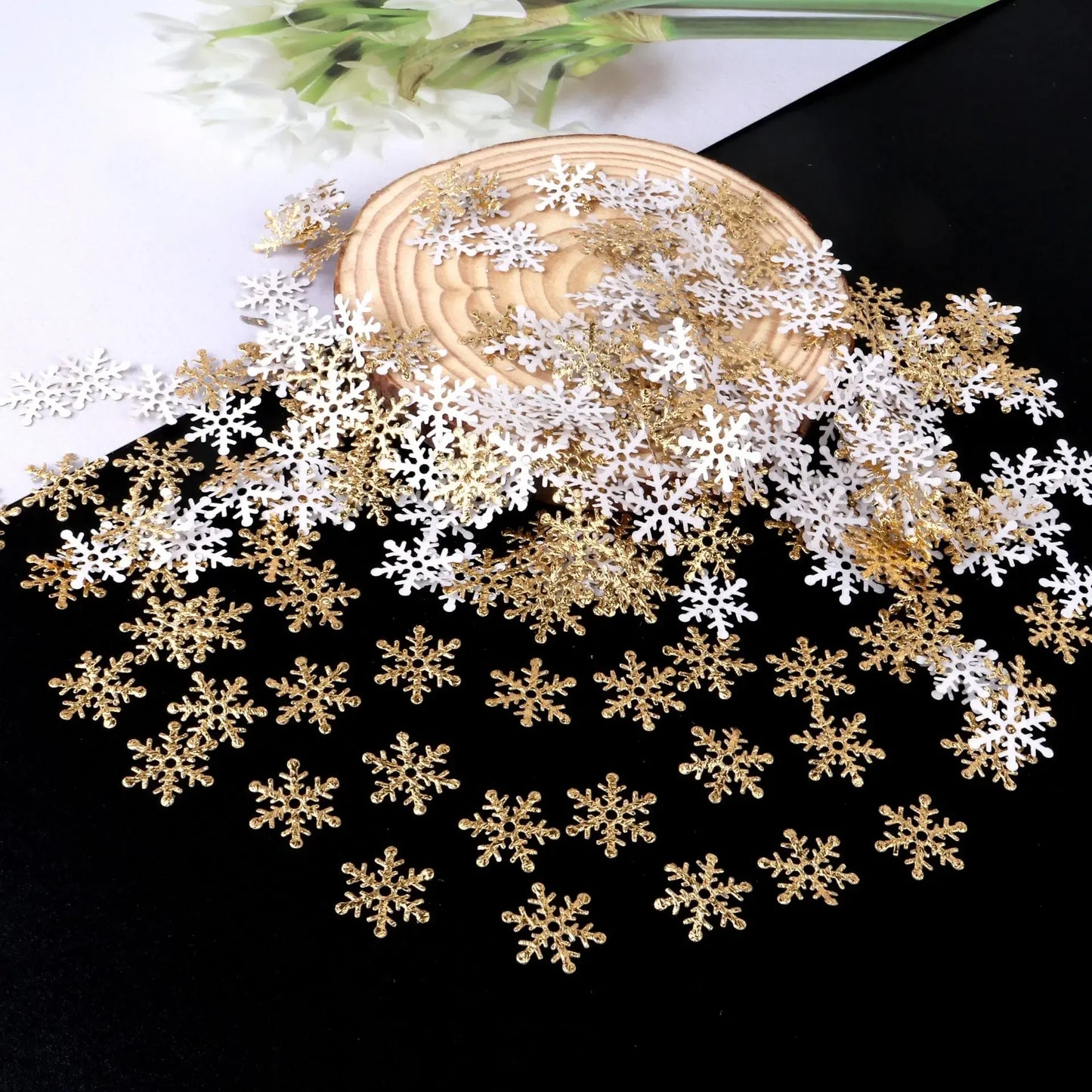 300PCS Snowflake Confetti Snowflake Glitter Confetti Decorations for Winter Party Christmas Party Supplies DIY Craft Projects