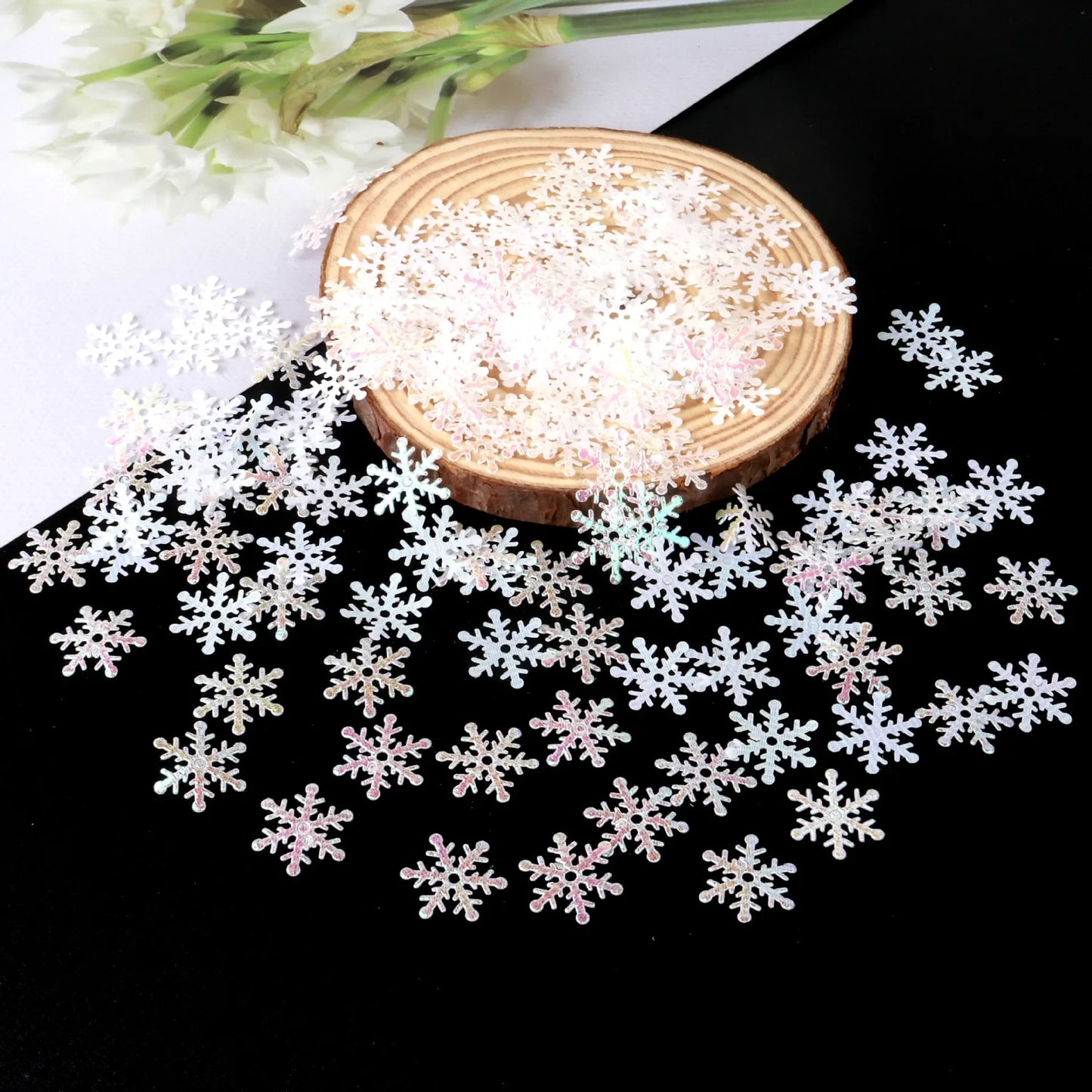300PCS Snowflake Confetti Snowflake Glitter Confetti Decorations for Winter Party Christmas Party Supplies DIY Craft Projects