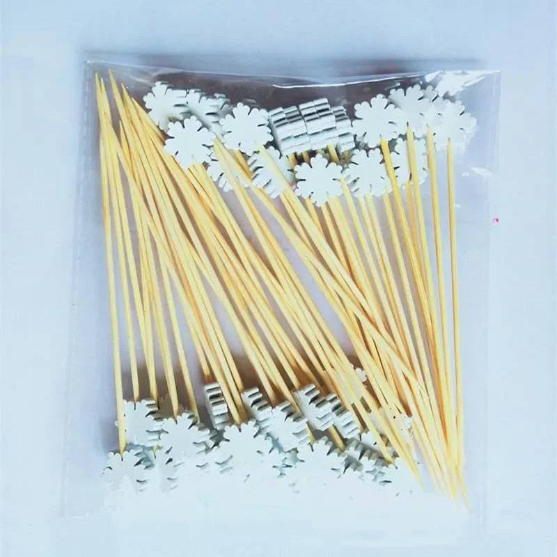 50Pcs/Set Christmas Fruit Sticks Disposable Bamboo Sticks Snowflake Christmas Tree Elk Santa Claus Snowman Sticks Xmas Ornaments