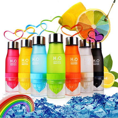 Hot ! 2022 Xmas Gift 650ml Water Bottle Plastic Fruit Infusion Bottle Infuser Drink Outdoor Sports Juice Lemon Portable Kettle