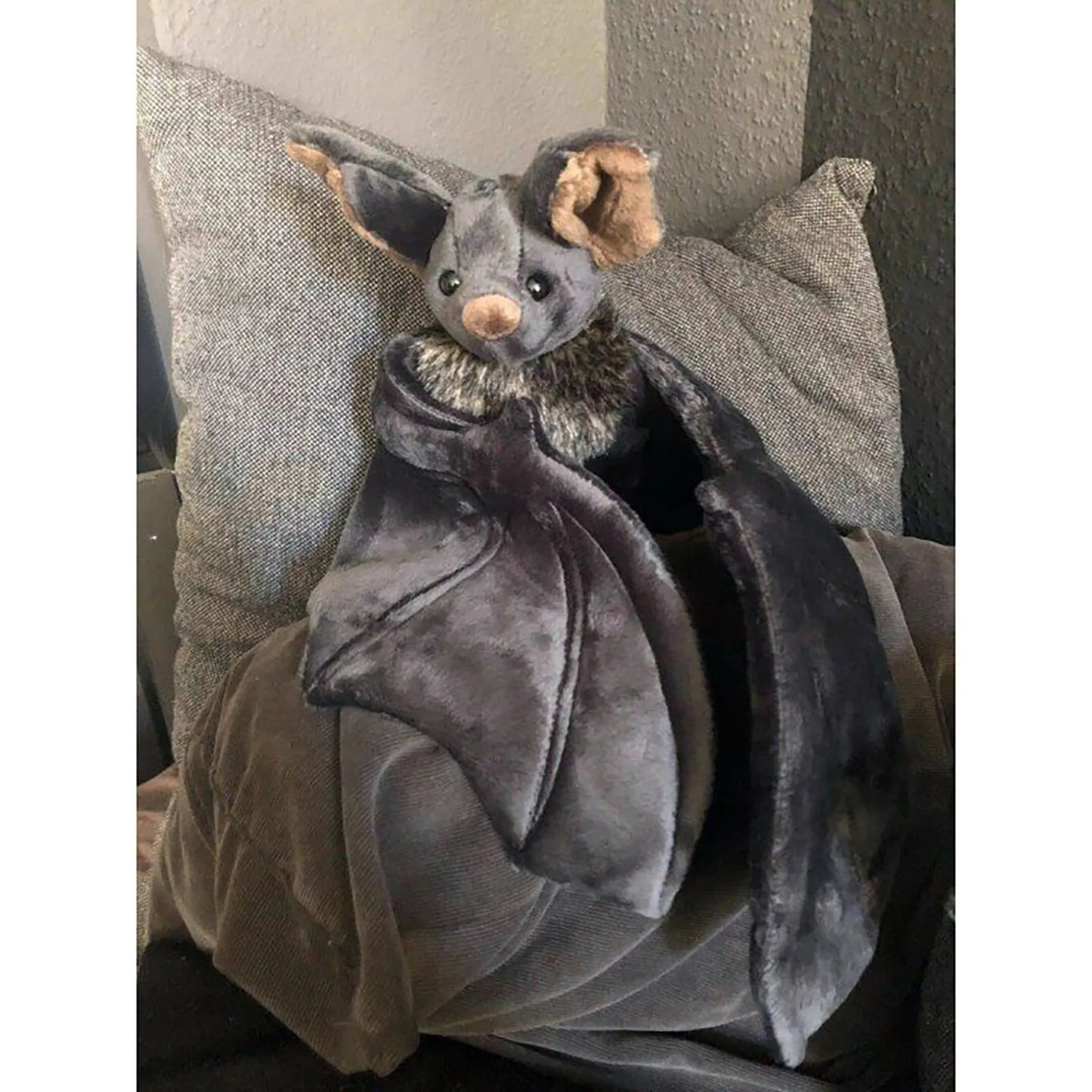 30*20*6cm Stuffed Bat Doll Plush Throw Pillow With Realistic Foldable Wing Seat Cushion Halloween Xmas Ornament Bat Dolls