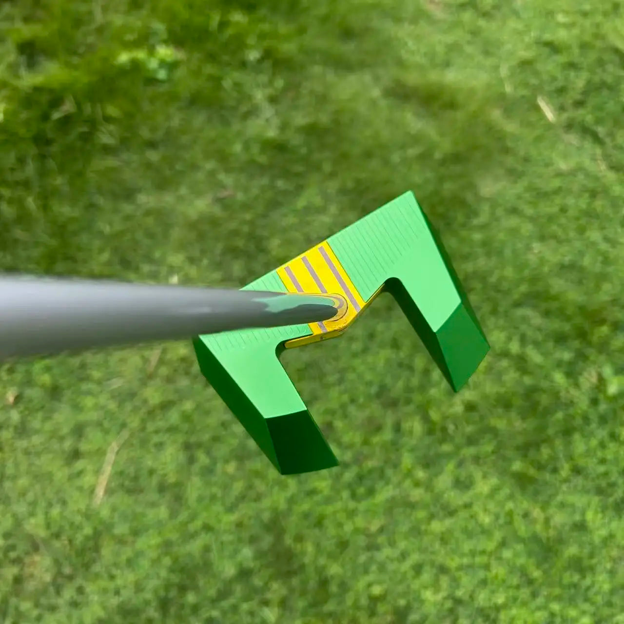 【Limited Edition】2025 MEZZ.1 Golf Putter Green Golf Putters Automatic Balancing Club Face Return Putter, With Head Cover