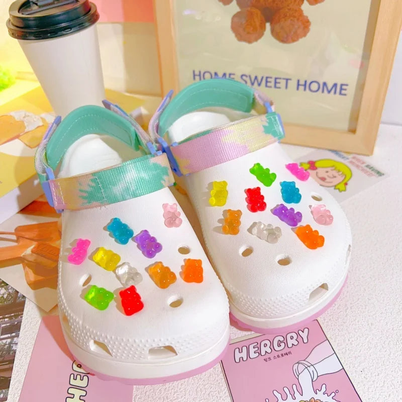 2024 Candy Bears Women's Charms Designer Hole Shoes Charms Luxury Shoe Clips Charm Pines Clogs Fit Charms Femme Wholesale