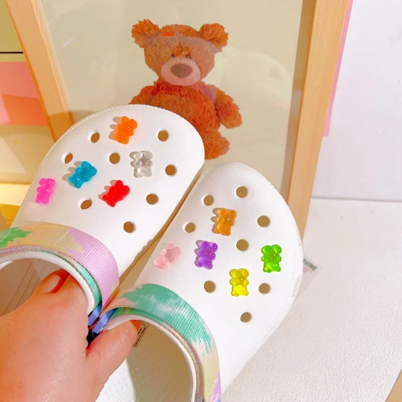 2024 Candy Bears Women's Charms Designer Hole Shoes Charms Luxury Shoe Clips Charm Pines Clogs Fit Charms Femme Wholesale