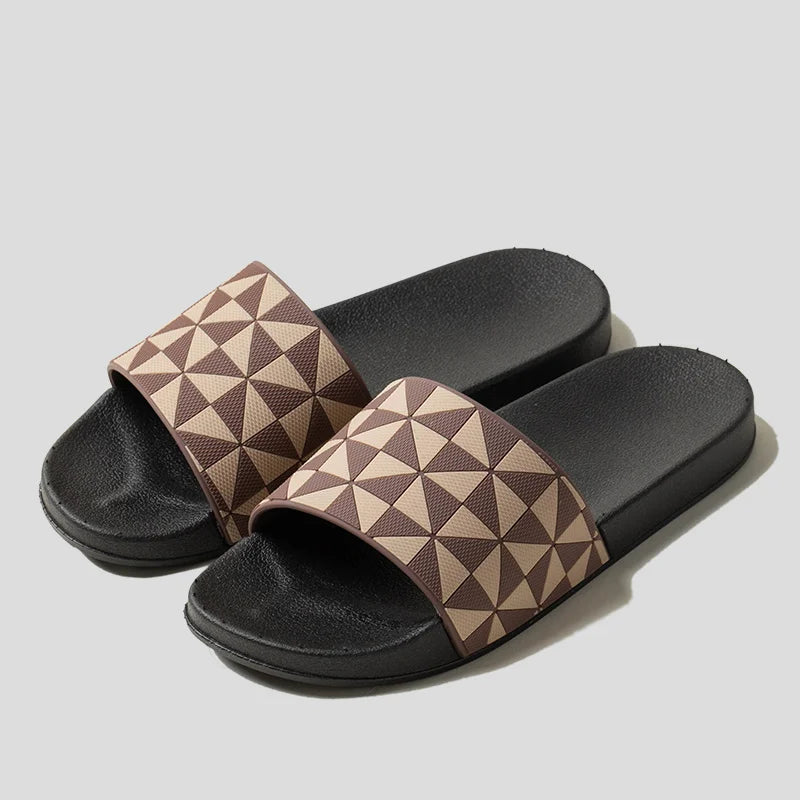 New Summer Women Soft Thick Sole Home Bathroom Anti-Slip Slippers Cool Fashion Sandals Top Beach Slippers Couples Outdoor Slides
