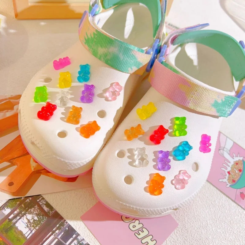 2024 Candy Bears Women's Charms Designer Hole Shoes Charms Luxury Shoe Clips Charm Pines Clogs Fit Charms Femme Wholesale