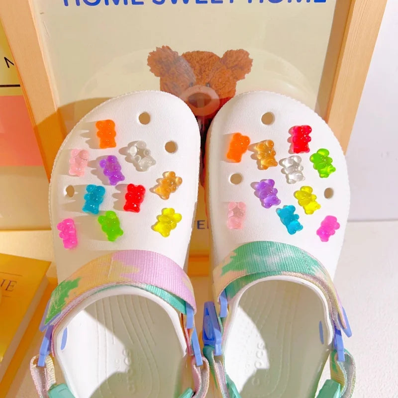 2024 Candy Bears Women's Charms Designer Hole Shoes Charms Luxury Shoe Clips Charm Pines Clogs Fit Charms Femme Wholesale