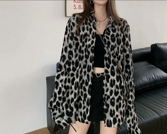 Design Sensation Hot Street Hong Kong Style Leopard Print Long Sleeved Women's Clothing 2025 Spring New Mid Length Shirt