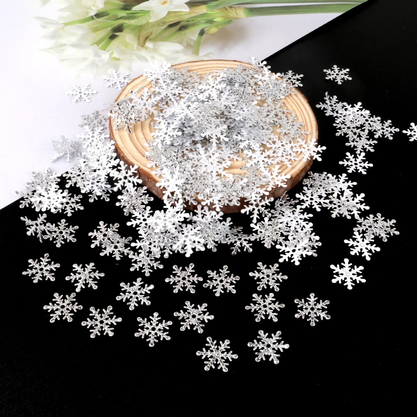300PCS Snowflake Confetti Snowflake Glitter Confetti Decorations for Winter Party Christmas Party Supplies DIY Craft Projects