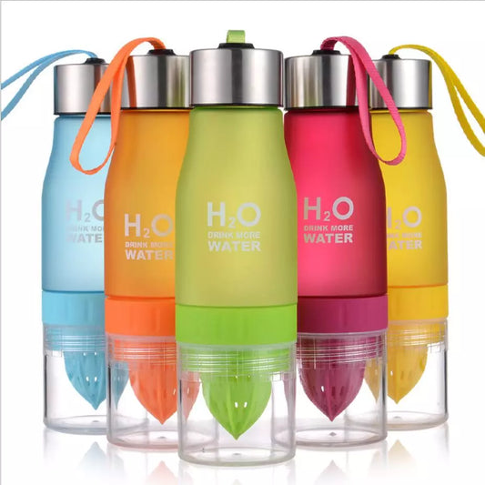 Hot ! 2022 Xmas Gift 650ml Water Bottle Plastic Fruit Infusion Bottle Infuser Drink Outdoor Sports Juice Lemon Portable Kettle