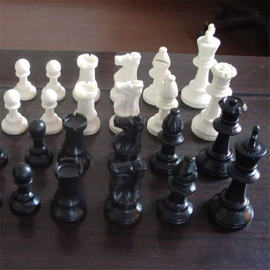 32 Medieval Chess Pieces/Plastic Complete Chessmen International Word Chess Game Entertainment Black&White 64/77mm