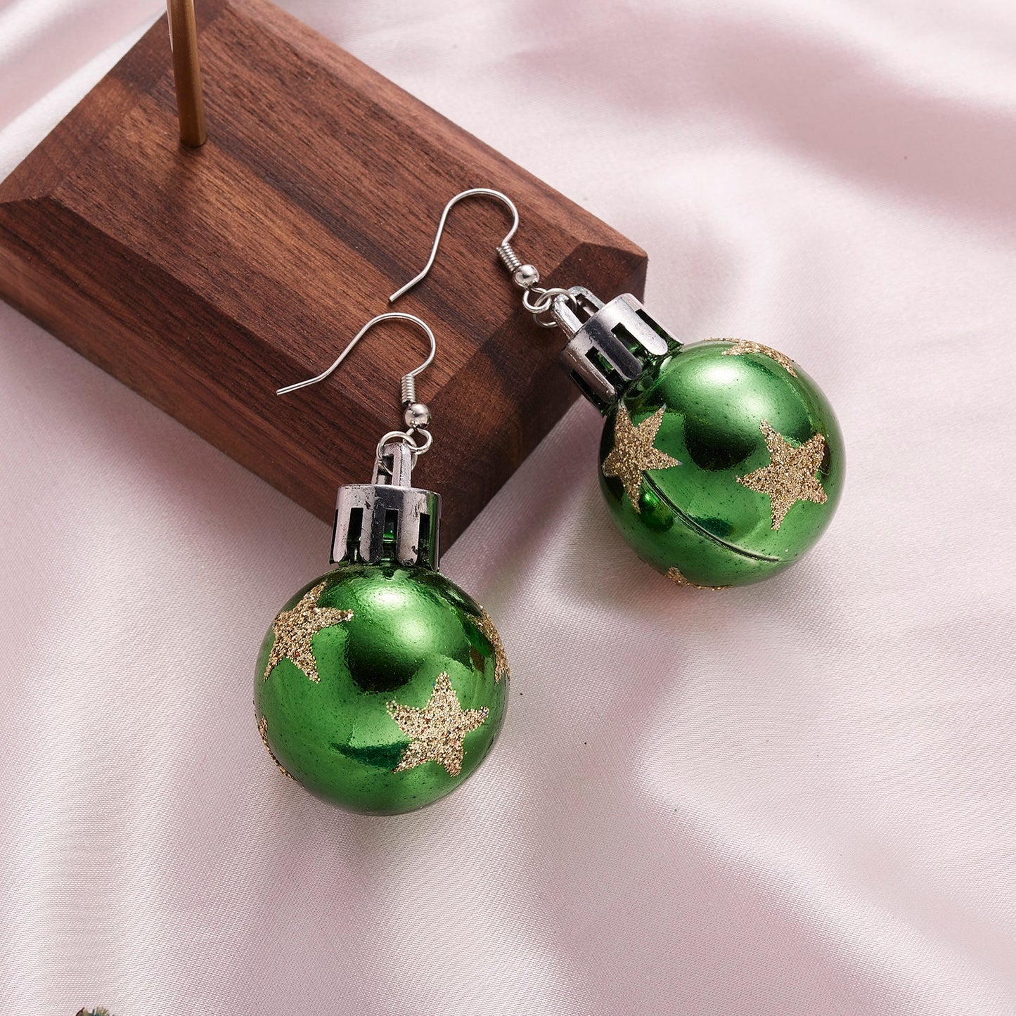 2023 New Fashion Christmas Earrings Creative Christmas Bulb Drop Earring for Women Christmas Colorful Ball Dangle Earrings