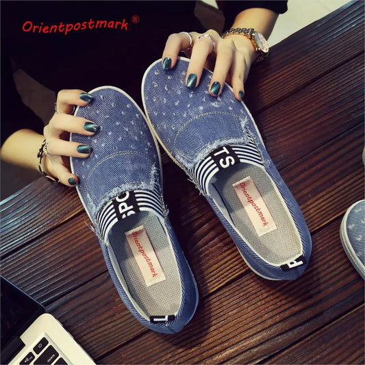 Women Denim Shoes Flats Fashion Casual Jeans Shoes Girl Classic Soft Flats Soles Students Spring Canvas Shoes Lady New Arrival