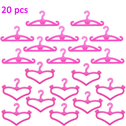 20 Pcs/Lot Cute Mini Hangers Holders Dress Clothes Wardrobe Accessories for Barbie Doll Dollhouse Furniture Pink Purple Red