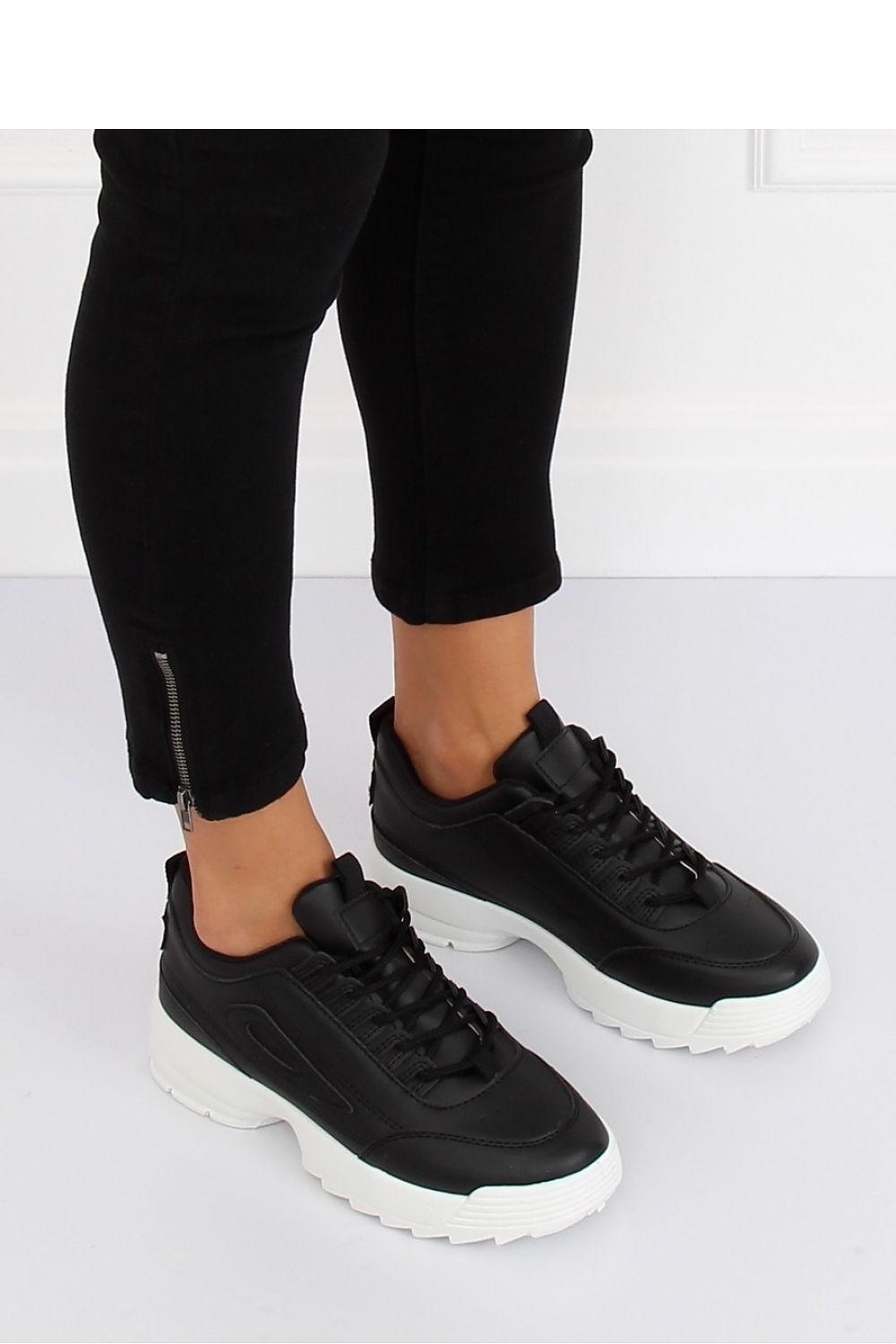 Sport Shoes Model 128116 Inello