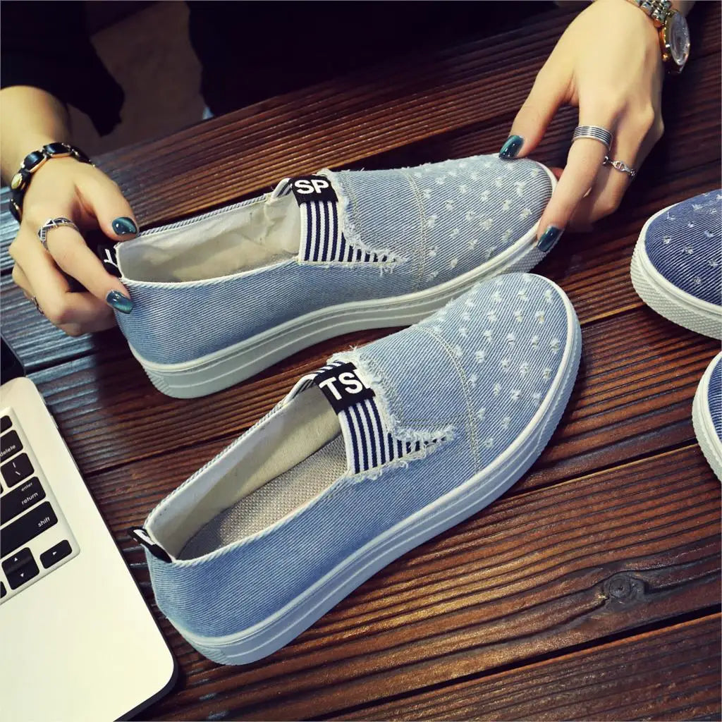 Women Denim Shoes Flats Fashion Casual Jeans Shoes Girl Classic Soft Flats Soles Students Spring Canvas Shoes Lady New Arrival