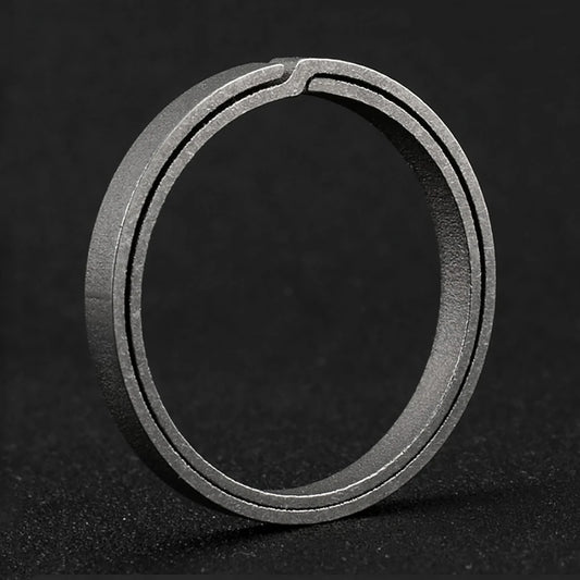 Real Titanium Keyring Super Lightweight Keychain Hanging Buckle for Car Key Ring Holder Quickdraw Tool Creative Accessories