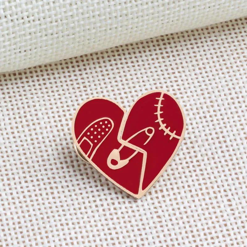 2pcs/Set Creative Brocken Heart Wine Bottle Earth Cup Pizza Enamel Pins BEST BUDS/BOOS Brooch Collar Pin Badges Corsage Jewelry