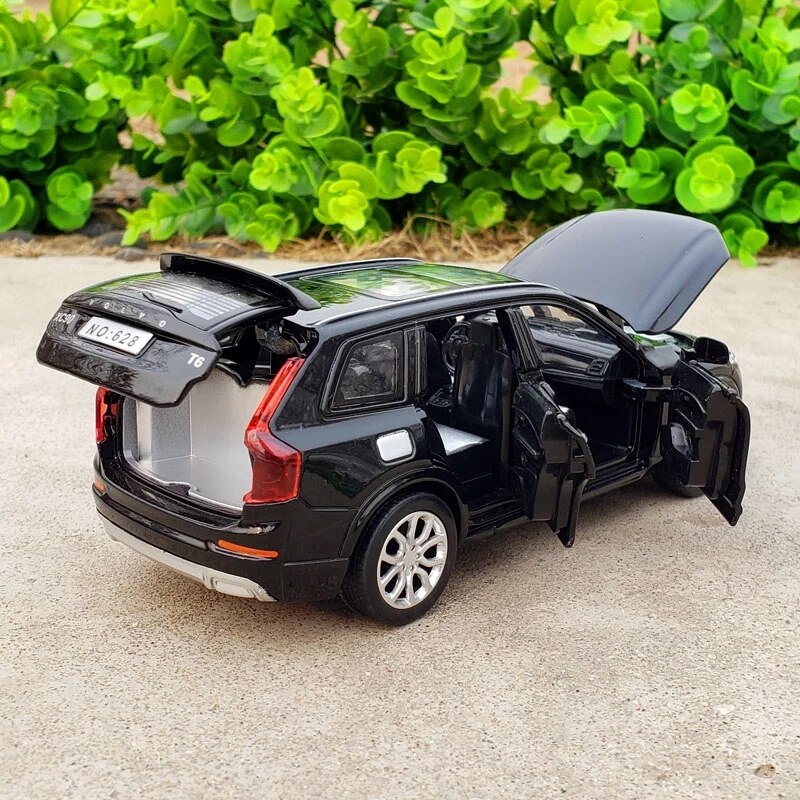 1:32 XC90 Diecast Cars Model Toy Openable Doors Pull Back Music Light Car Toys for Kids Children