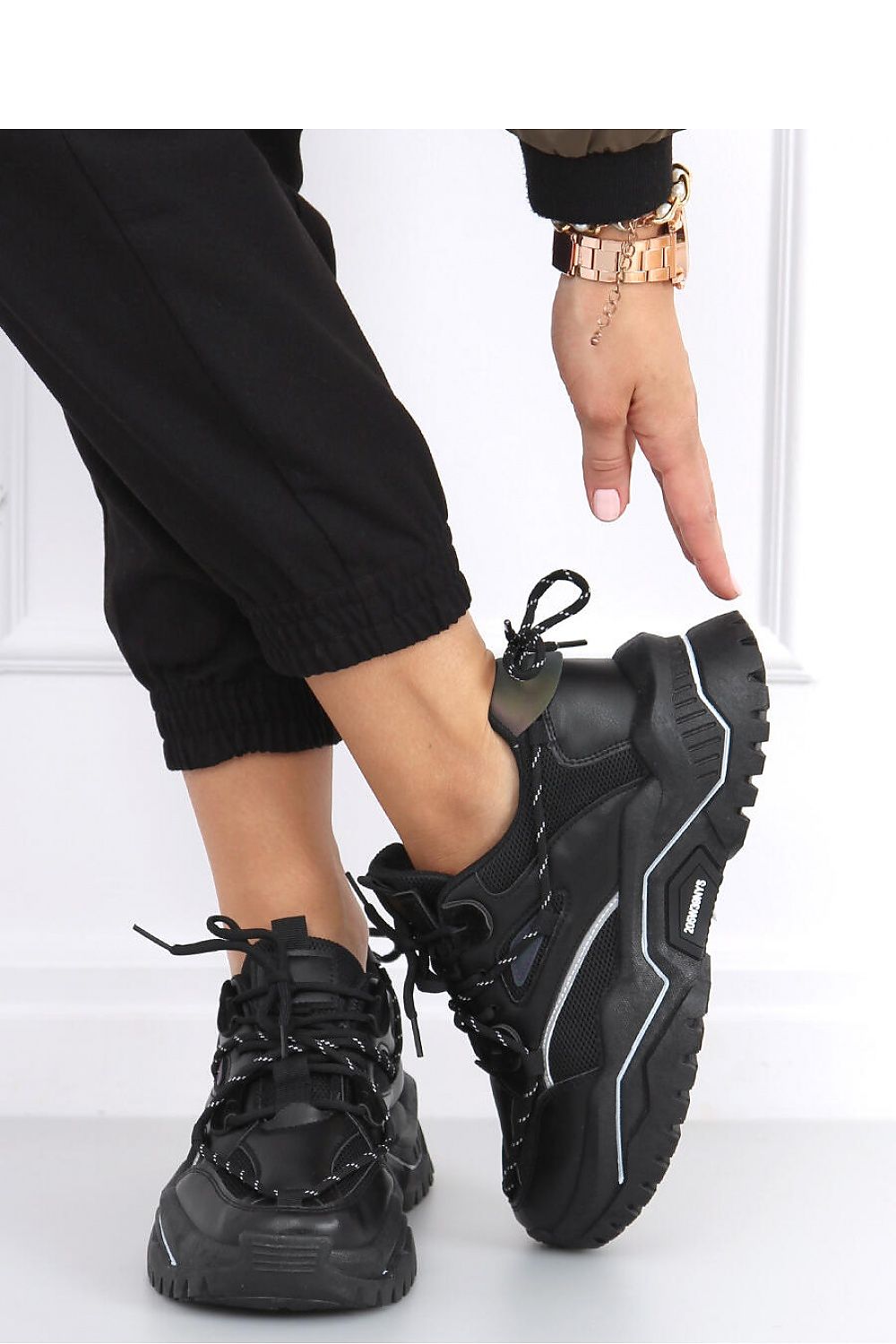 Sport Shoes Model 161401 Inello