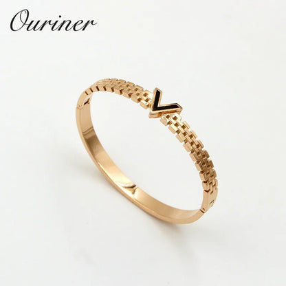 Luxury Brand Natural Shell v Shape Bracelet & Bangle for Women Men Charm Hollow Letter Bangle Love Silver-Color Pulseiras K088-1