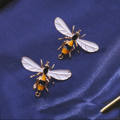 Cute Bee Vintage Brooches Pins Animal Alloy Metal Chain Brooch Broches Man Suit Shirt Collar Tassel Lapel Pin Women Jewelry